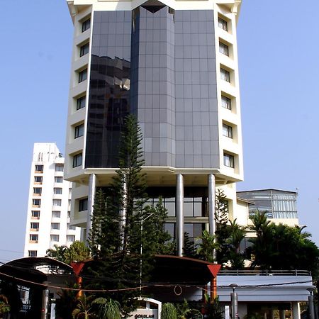 Hotel Gokulam Park à Kochi Extérieur photo