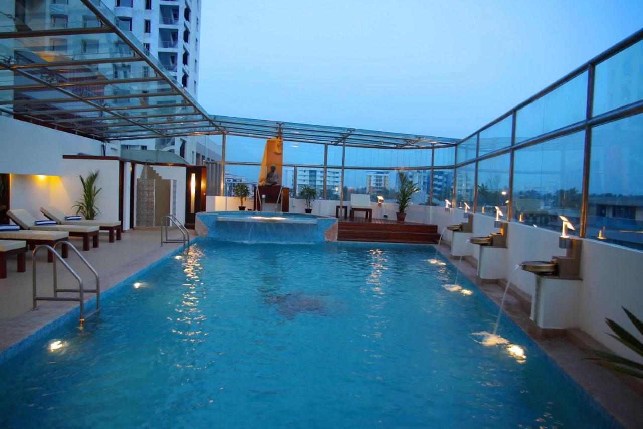 Hotel Gokulam Park à Kochi Extérieur photo