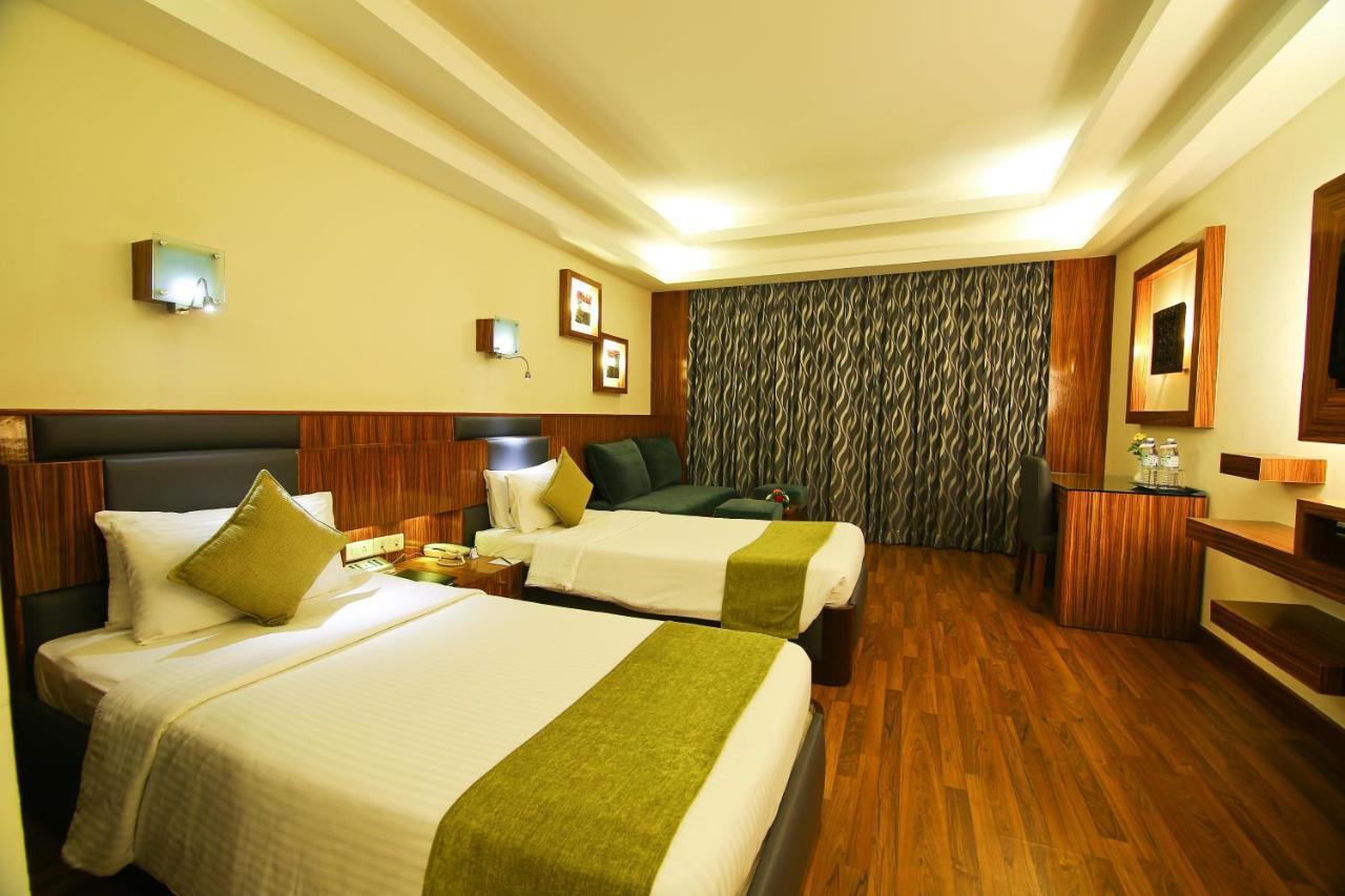 Hotel Gokulam Park à Kochi Extérieur photo