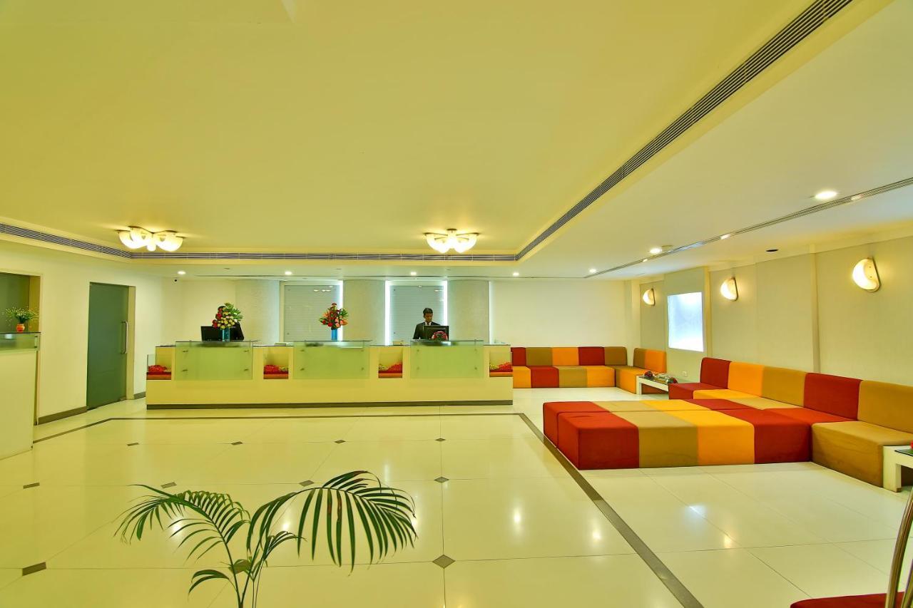 Hotel Gokulam Park à Kochi Extérieur photo