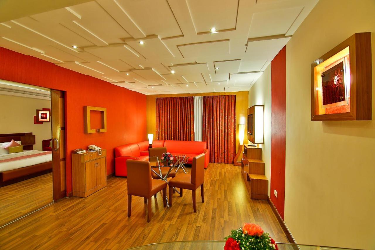 Hotel Gokulam Park à Kochi Extérieur photo
