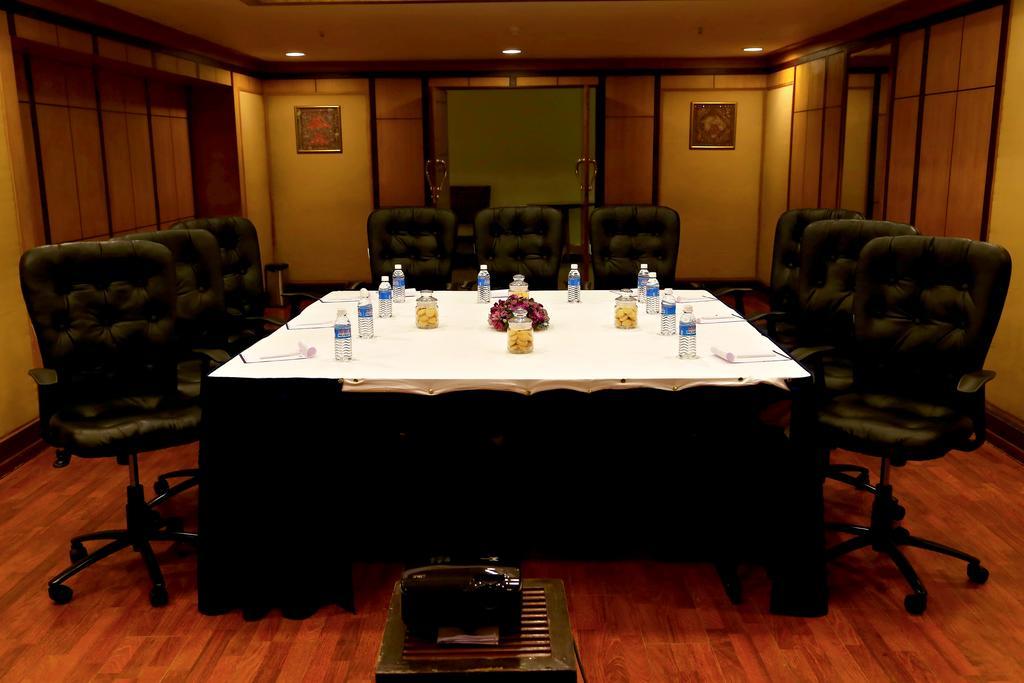 Hotel Gokulam Park à Kochi Extérieur photo
