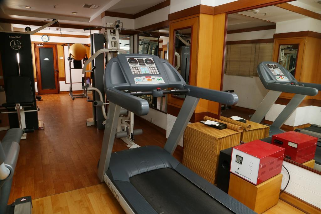 Hotel Gokulam Park à Kochi Extérieur photo