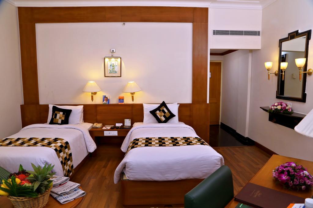 Hotel Gokulam Park à Kochi Extérieur photo
