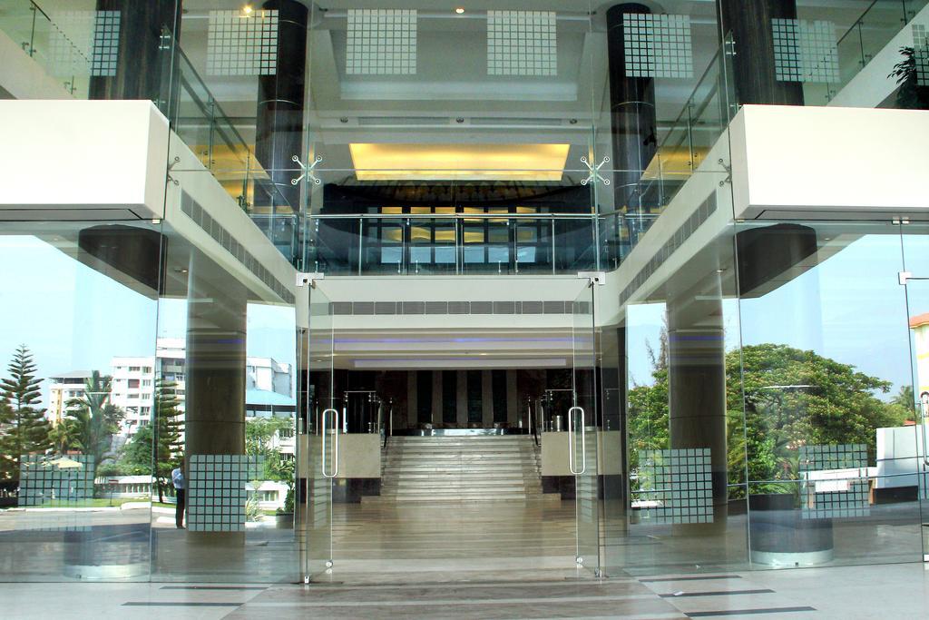 Hotel Gokulam Park à Kochi Extérieur photo