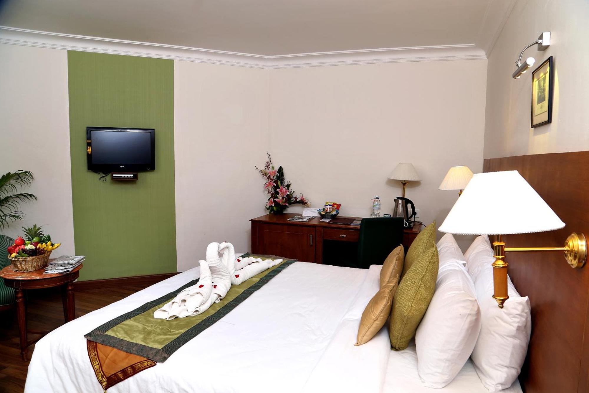 Hotel Gokulam Park à Kochi Extérieur photo