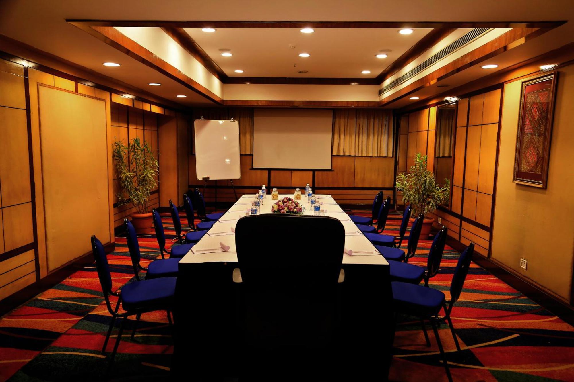 Hotel Gokulam Park à Kochi Extérieur photo