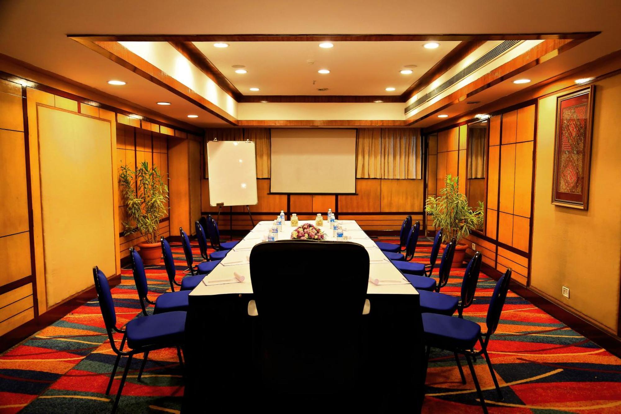 Hotel Gokulam Park à Kochi Extérieur photo