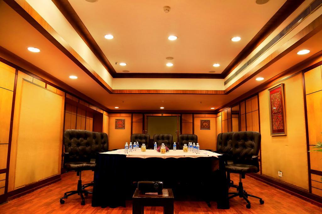 Hotel Gokulam Park à Kochi Extérieur photo