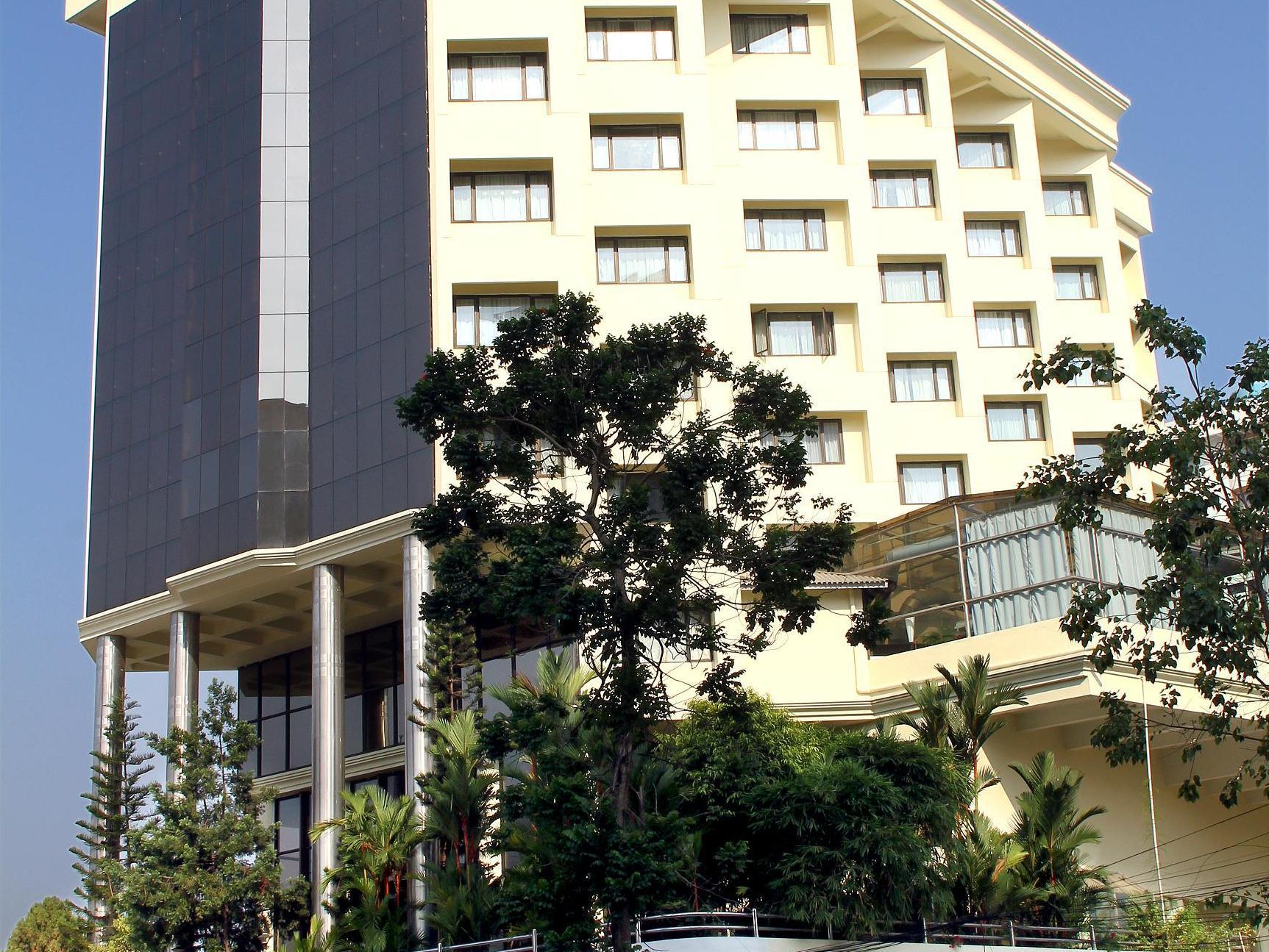 Hotel Gokulam Park à Kochi Extérieur photo