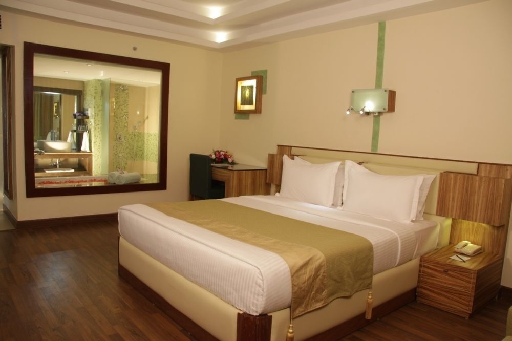 Hotel Gokulam Park à Kochi Extérieur photo